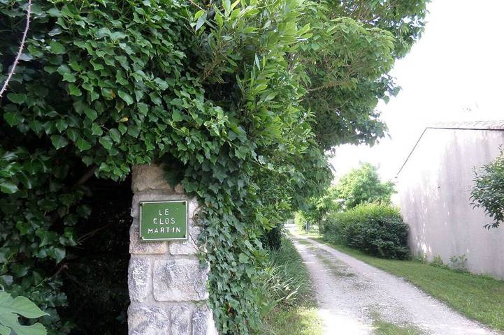 Gîte pour 2 personnes, avec terrasse ainsi que piscine et jardin à Eyragues - 4