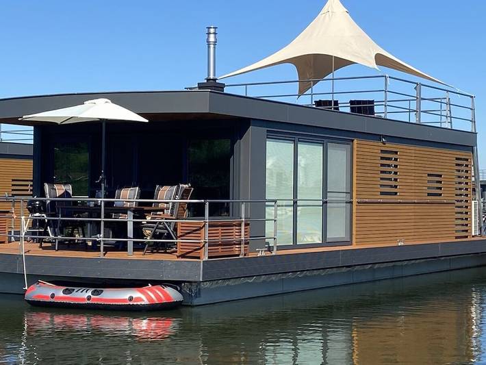 Hausboot für 4 Personen, mit Terrasse in Sachsen