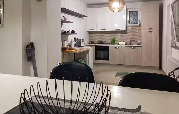 Modernes Apartment mit 2 Schlafzimmern, Pool, WLAN und Parkplatz in der Nähe des Flusses Glogovica in Brod-Posavina