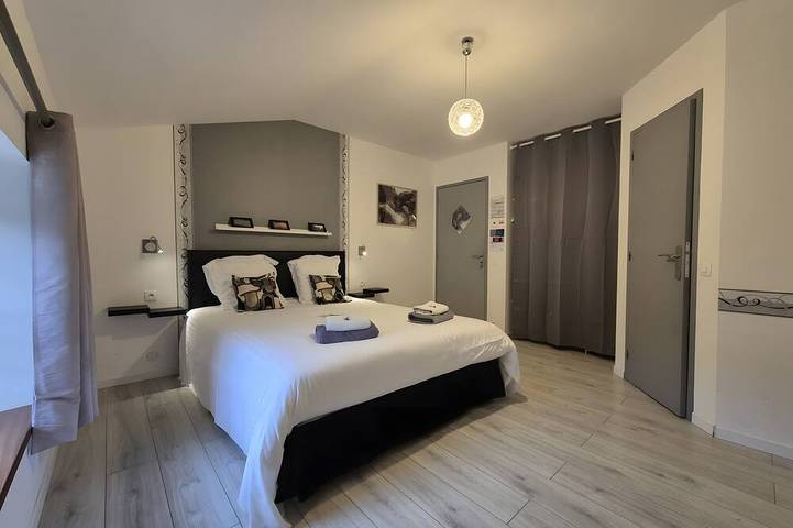 Chambre d’hôte pour 3 personnes à Riols - 2