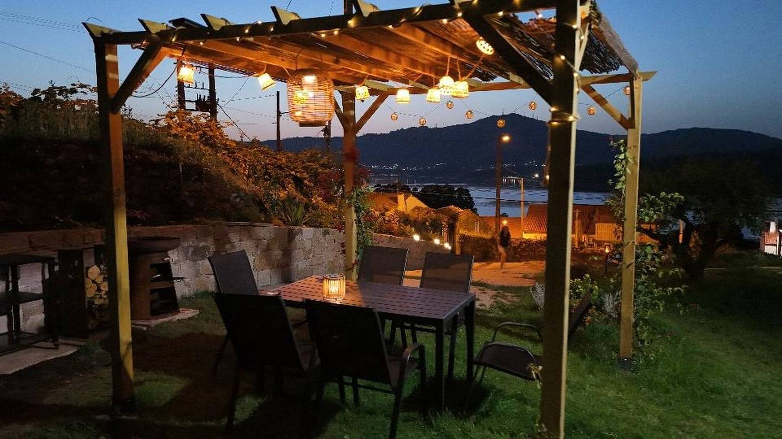 Entire apartment, Garden and views of the estuary, pets welcome in Boa, Noia