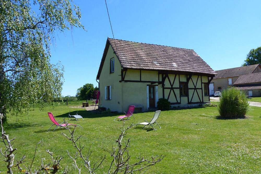 Maison authentique de Sologne avec piscine partagée, jardin et 3 chambres in Diou, Allier