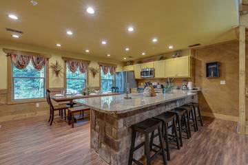 Cottage for 16 Guests in Gatlinburg, Great Smoky Mountains National Park, Picture 1