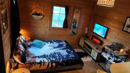 Cottage pour 2 personnes, avec piscine ainsi que vue et jardin, animaux acceptés à Puget-Ville