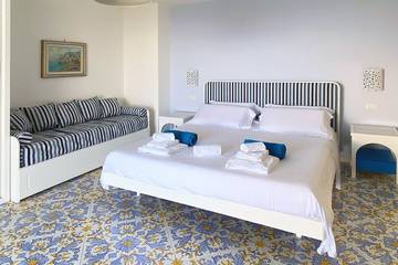 Villa With Pool for 12 People in Sorrento, Tyrrhenian Coast Campania, Photo 2