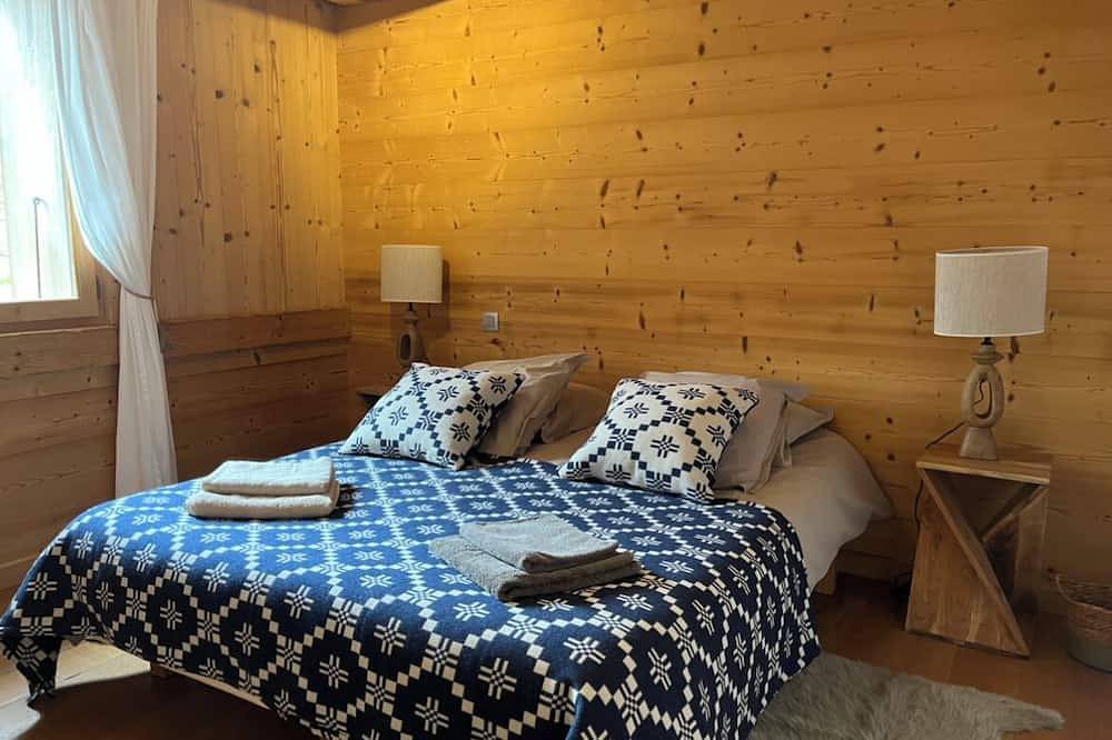 1/2 chalet tout confort avec jacuzzi in Notre-Dame-de-Bellecombe, Région d'Albertville