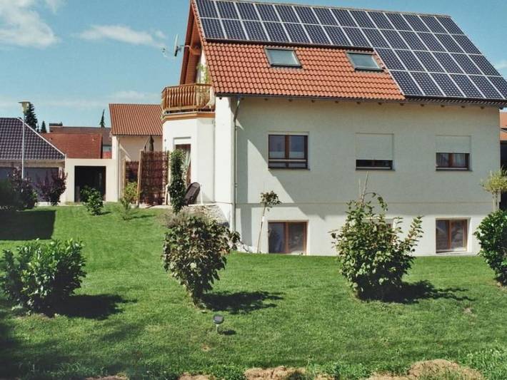 Ganze Wohnung, Nichtraucher- Ferienwohnung mit Balkon in Bad Buchau, Landkreis Biberach