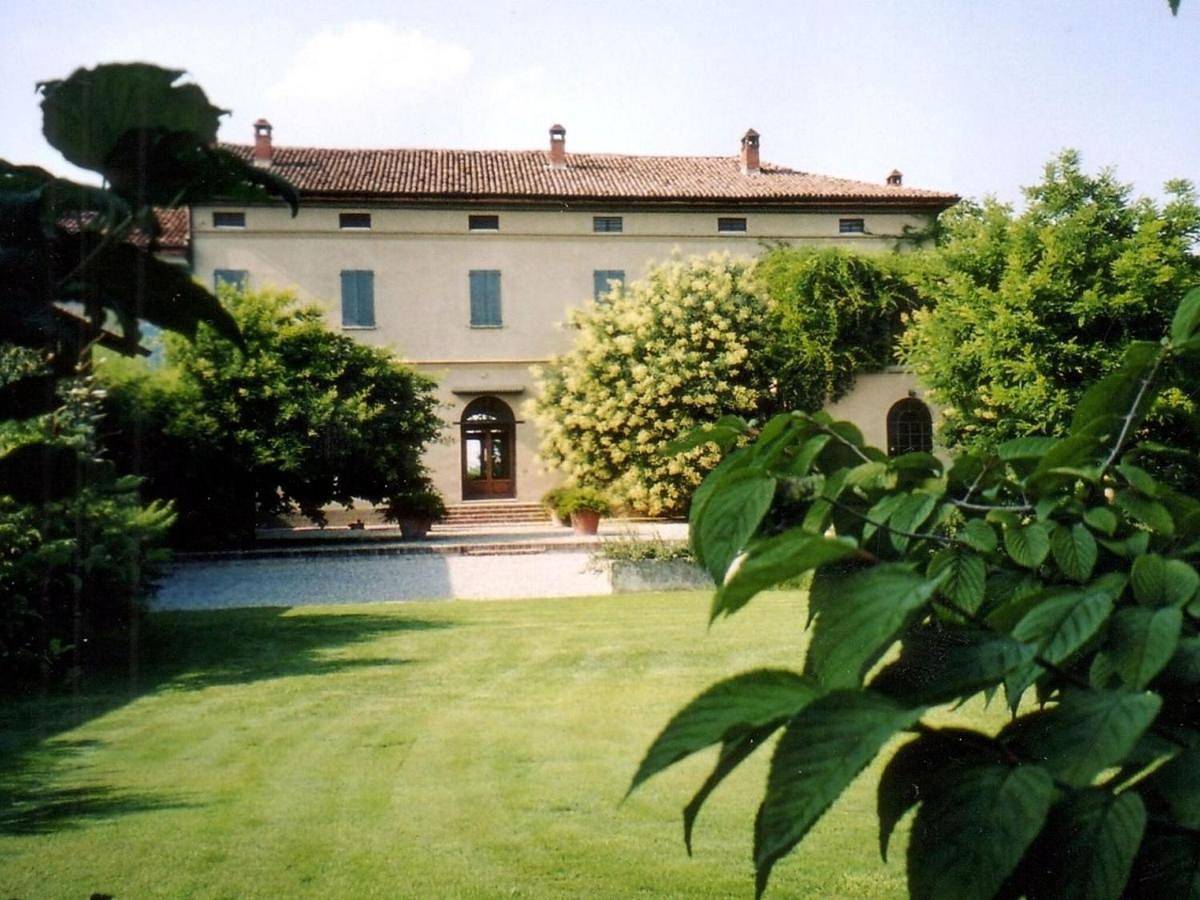 Quaint Mansion in Stagno Lombardo with Garden in Stagno Lombardo, Province de Crémone