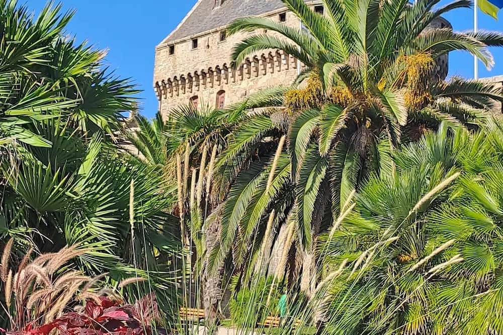 Le Chalet,  Mt-St-Michel 12mns, St-Malo 30 mns. Ping-pong, baby-foot, animaux... in La Boussac, Région de Saint-Malo