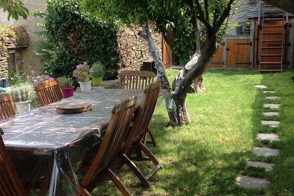 Maison avec terrasse et jardin. in Canari, Cap Corse