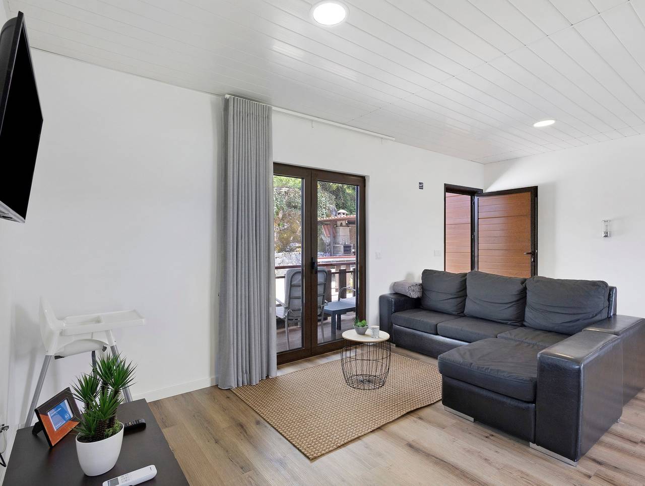 Casa de Férias 'Casa Das Camélias' com Vista para o Lago, Wi-Fi e Ar Condicionado in Ventosa e Cova, Distrito de Braga