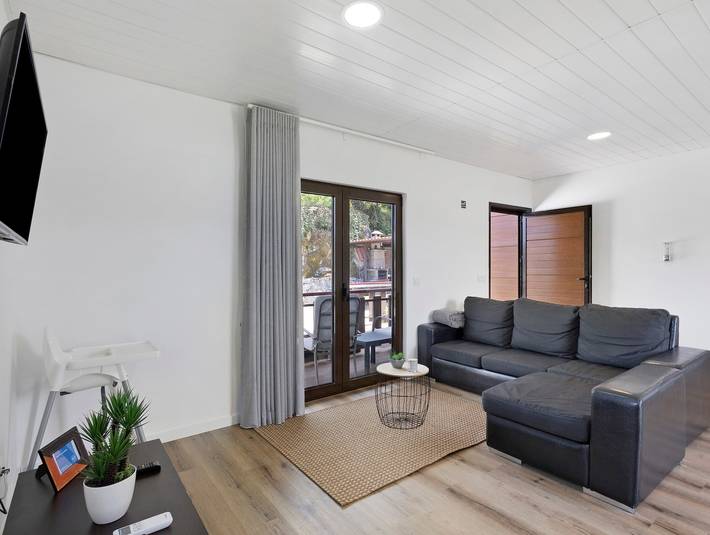 Holiday Home 'Casa Das Camélias' with Lake View, Wi-Fi and Air Conditioning in Ventosa e Cova, Braga District