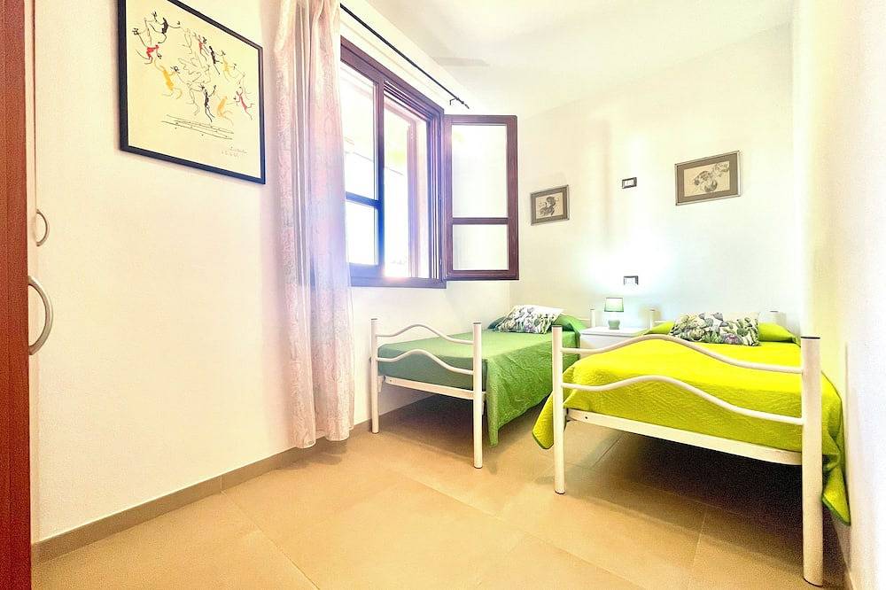 Ganze Wohnung, \" Beach House with Terrace \" in Torre di Bari, Ogliastra Provinz