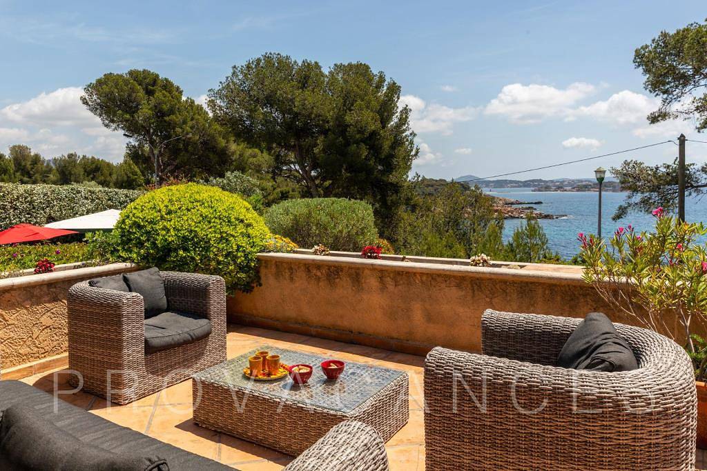Holiday house with stunning sea views and pool in Bandol in Bandol, Region de Toulon