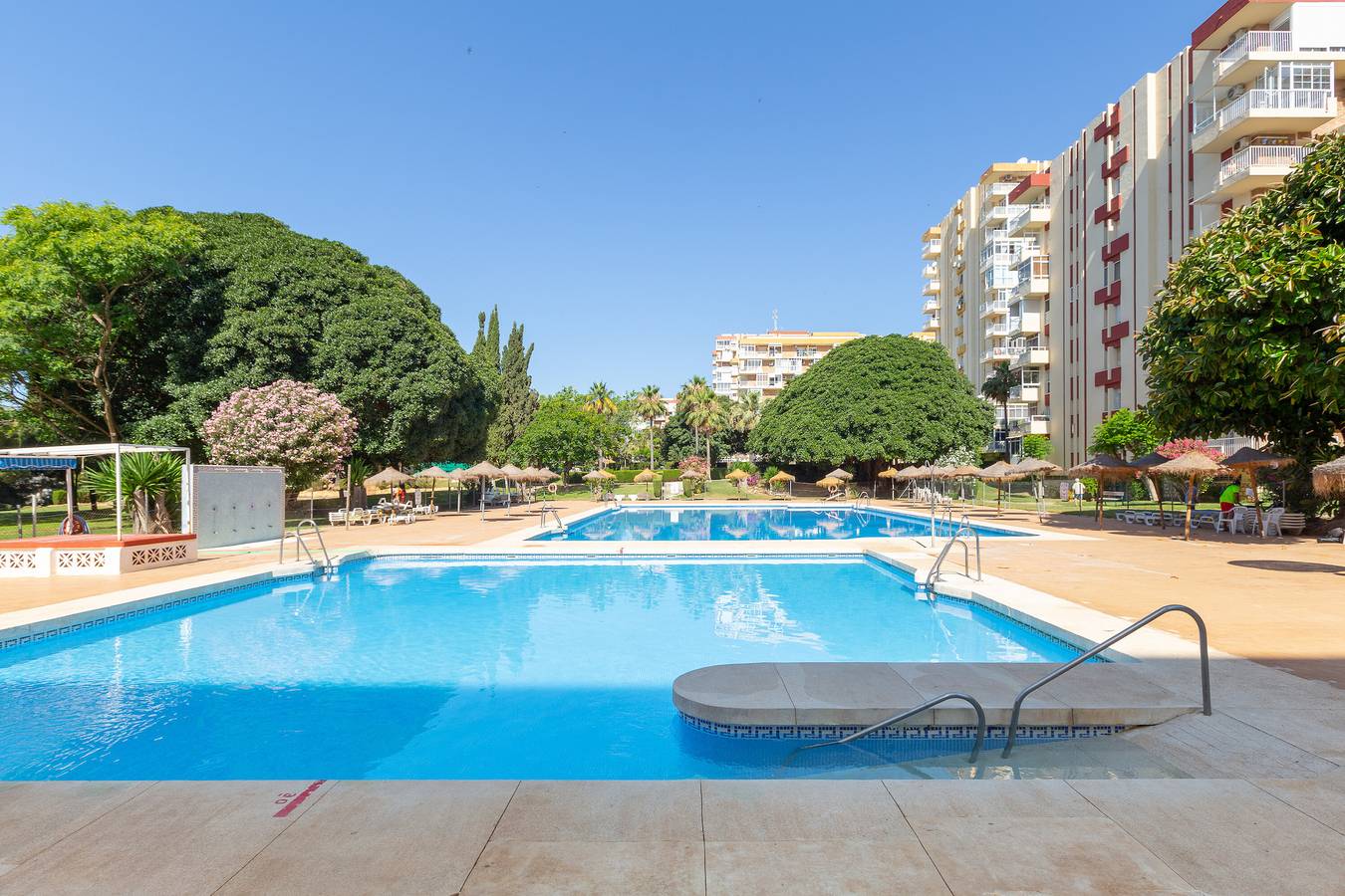 Entire studio, Studio Apartment "Agata Residencial" with Mountain View, Shared Pool & Wi-Fi in Benalmádena Costa, Benalmádena