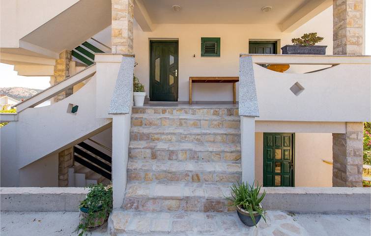 Gîte pour 4 personnes, avec terrasse à Novalja - 2
