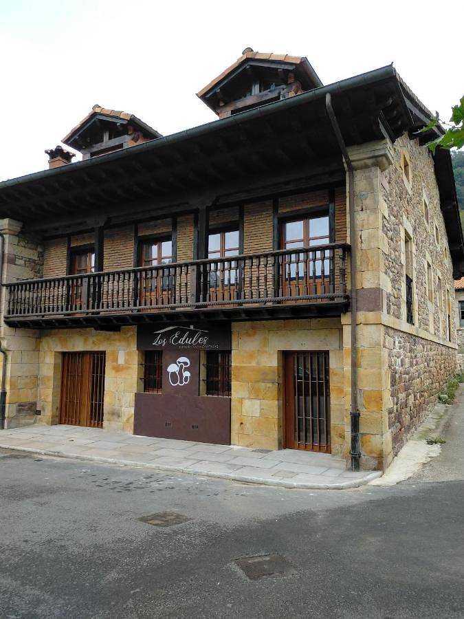 Apartment with Balcony in Treceño, Valdáliga