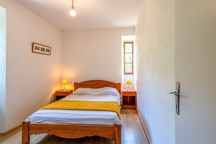 Location de vacances pour 5 personnes, avec jardin et piscine à Saint-Genest-de-Beauzon - 4