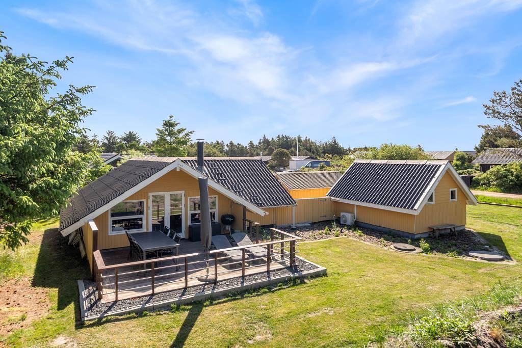 Charming holiday home for 4 people in Bjerregård, Holmsland Klit