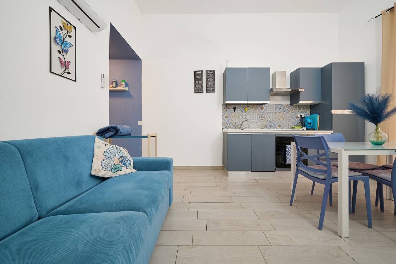 Appartamento intero, Appartamento 'Blue House' con terrazza privata, Wi-Fi e aria condizionata in Follonica, Costa degli Etruschi