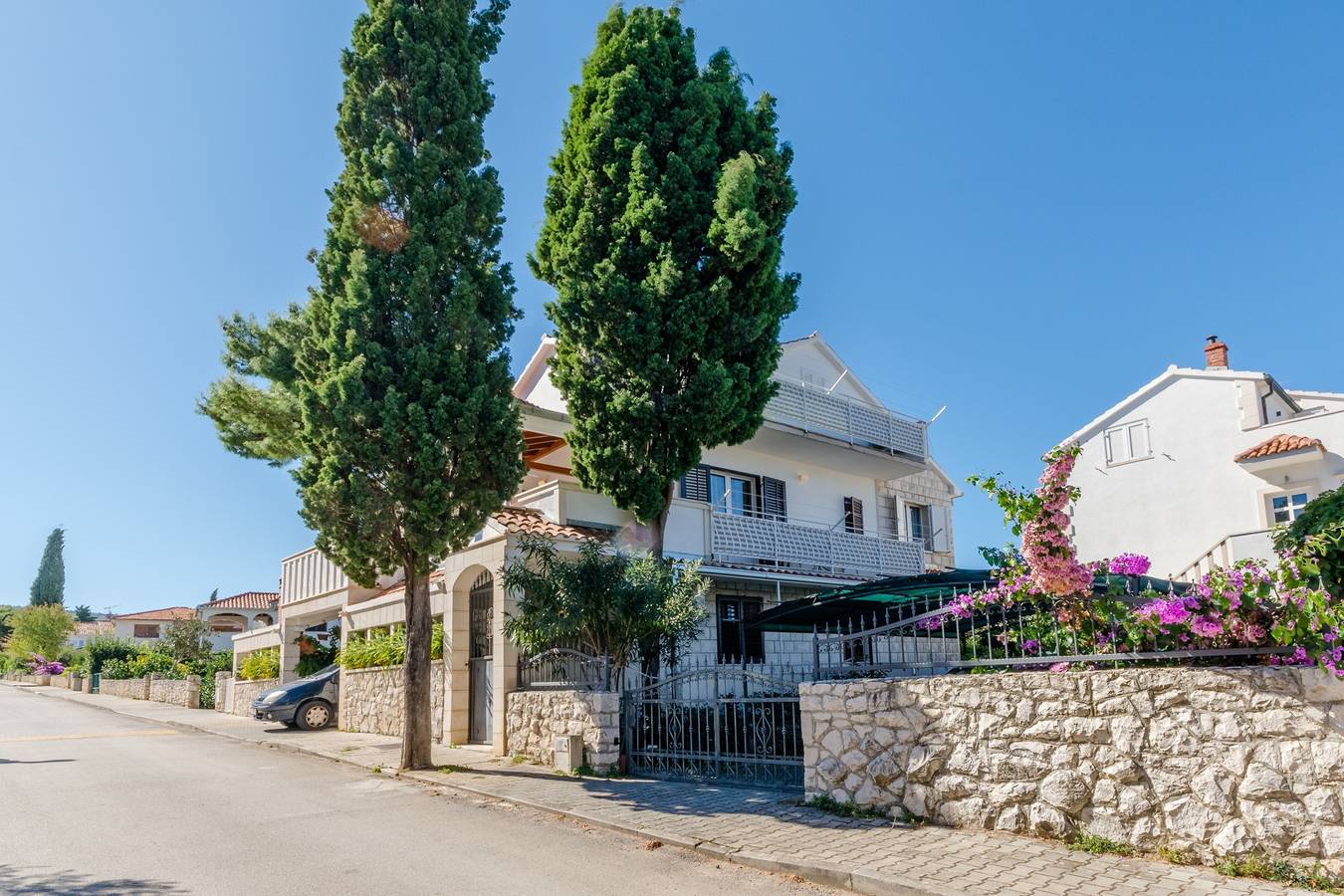 Hel leilighet, Three bedroom apartment with terrace and sea view Mirca, Brač A-5613-a in Mirca, Supetar