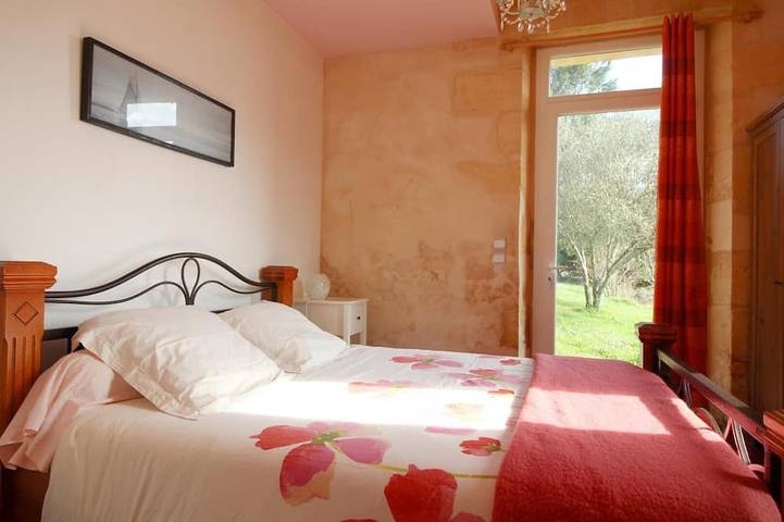 Location de vacances pour 6 personnes, avec jardin et piscine à Haux - 2