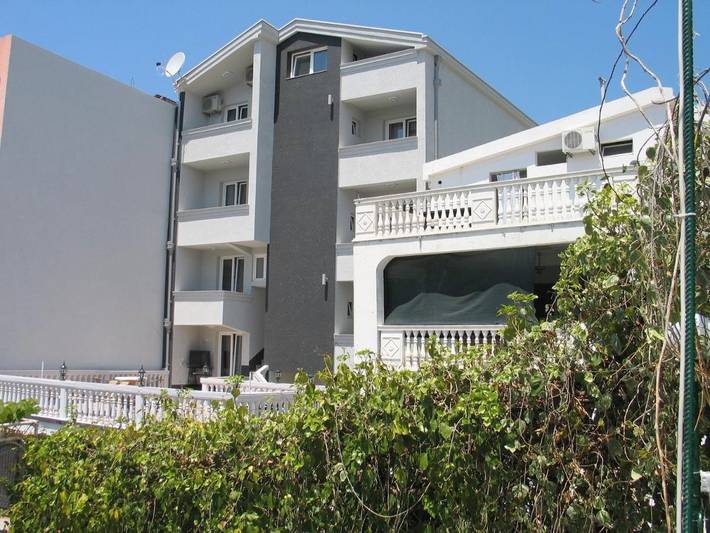 Maison d’hôte pour 6 personnes, avec piscine ainsi que jardin et vue au Monténégro