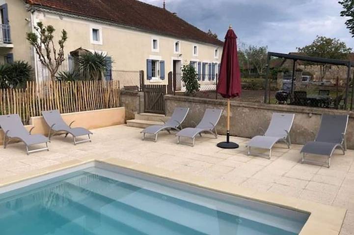 Gîte pour 10 personnes, avec jardin, animaux acceptés