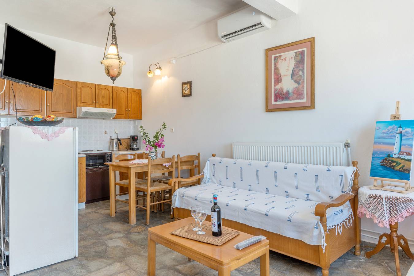 Ganze Wohnung, Ferienwohnung 'Agnadi' mit Meerblick, Balkon und Klimaanlage in Livadi, Kykladen