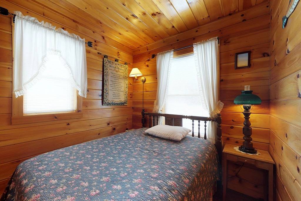 Gemütliche Hütte in spektakulärer Seelage - genießen Sie die Aussicht und bringen Sie den Hund mit! in Moosehead Lake