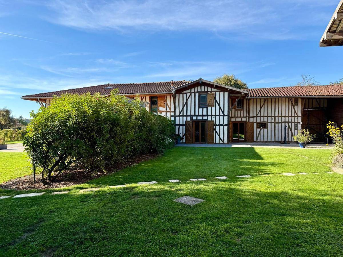 Seven-Bedroom House in Écollemont, Marne