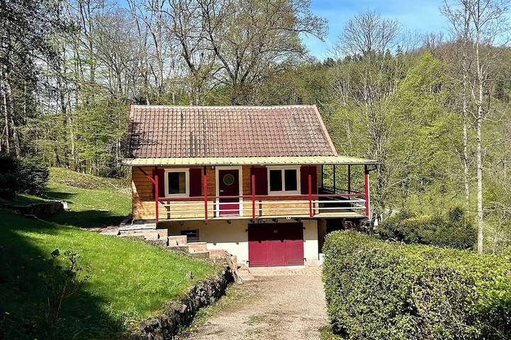 Chalet pour 6 personnes, avec jardin ainsi que terrasse et jacuzzi, animaux acceptés en Alsace