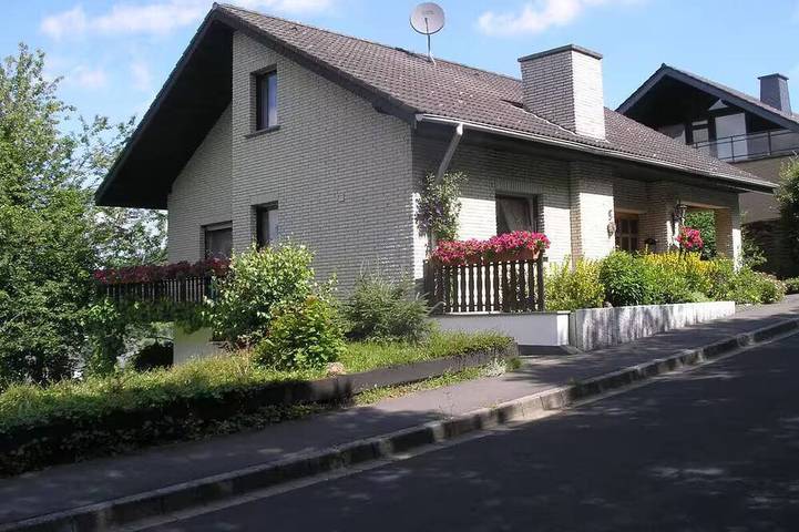 Ferienwohnung für 4 Personen, mit Terrasse und Garten in Adenau