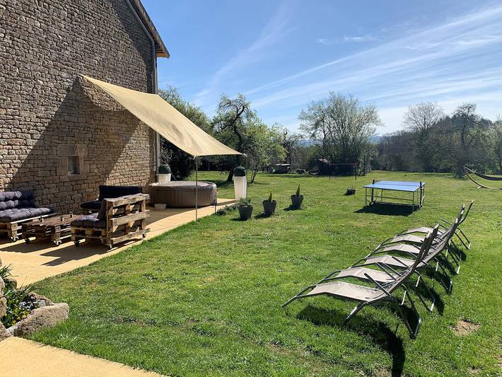 Gîte pour 6 personnes, avec terrasse et jardin ainsi que piscine et jacuzzi à Bersac-sur-Rivalier - 4