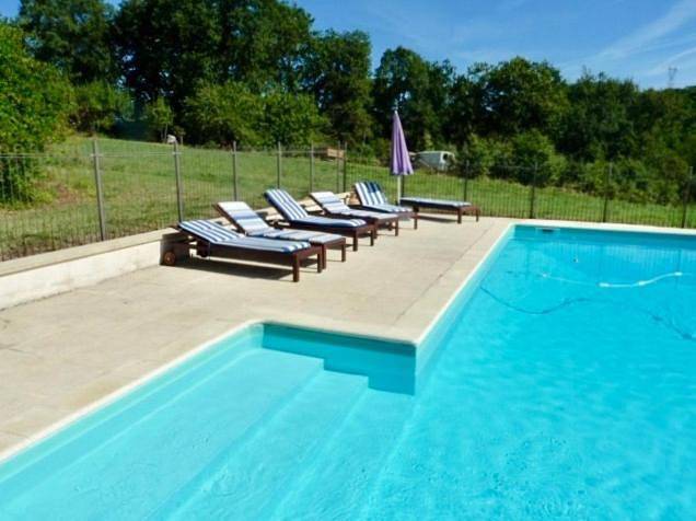 Location de vacances pour 10 personnes, avec jardin ainsi que vue et piscine à Saint-Sylvestre-sur-Lot - 3