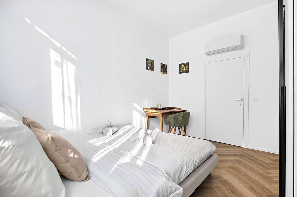 Ganze Wohnung, Large Family Apartment for 6 - Ac & Garage in Bratislava, Bratislava und Umgebung