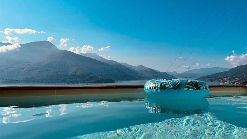 Bungalow per 2 persone, con piscina e vista lago nonché giardino, con animali domestici sul Lago di Como