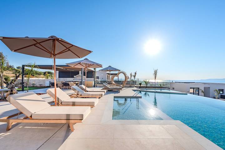Location de vacances pour 10 personnes, avec Balcon et Terrasse ainsi que Jardin et Piscine à Chersónissos - 2