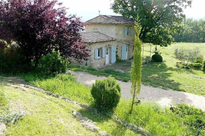 Location de vacances pour 4 personnes, avec jardin et terrasse, animaux acceptés à Viens