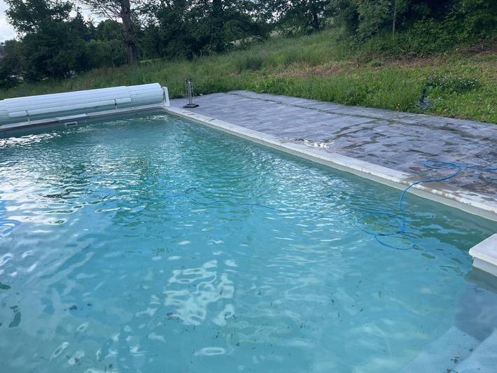 Location de vacances pour 12 personnes, avec vue et terrasse ainsi que jardin et piscine, animaux acceptés à Anglars-Saint-Félix - 3