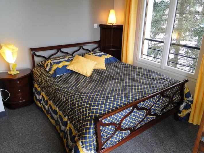 Gîte pour 12 personnes, avec piscine ainsi que terrasse et jardin à Saint-Vérand - 3