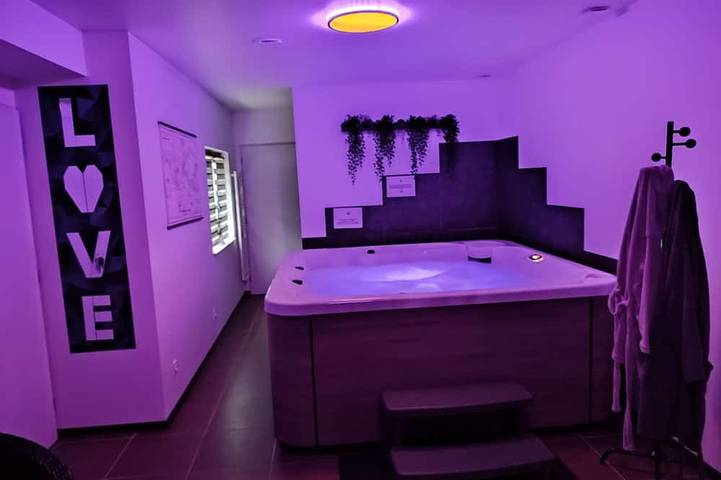Gîte pour 2 personnes, avec jacuzzi dans Gouy-Servins