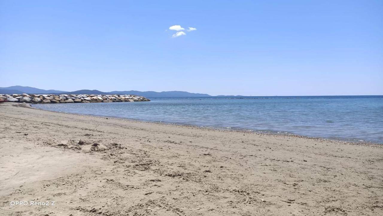 Palazzo tre palme in Follonica, Costa degli Etruschi
