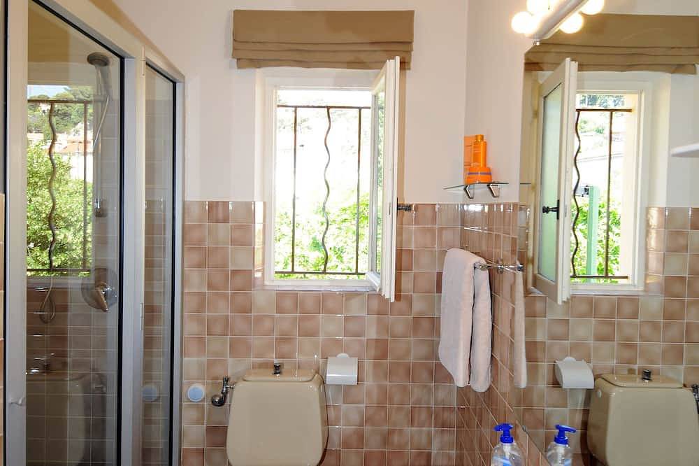 Ganze Wohnung, Schöne geräumige Wohnung im Zentrum des Dorfes, sehr ruhig und sonnig in Paloma Beach, Saint-Jean-Cap-Ferrat