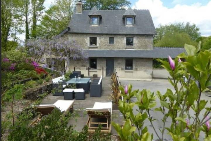 Location de vacances pour 10 personnes, avec Jacuzzi et Jardin à Ménéac
