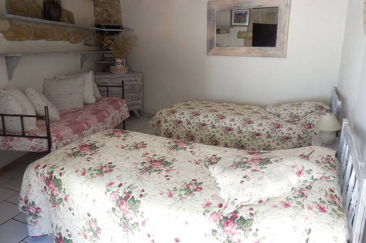 Gîte pour 5 personnes, avec jacuzzi ainsi que jardin et piscine à Valojoulx - 4