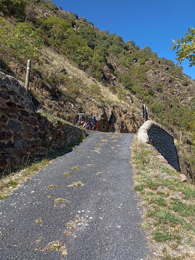 Location de vacances pour 2 personnes, avec jardin ainsi que terrasse et vue à Ayguatébia-Talau - 2