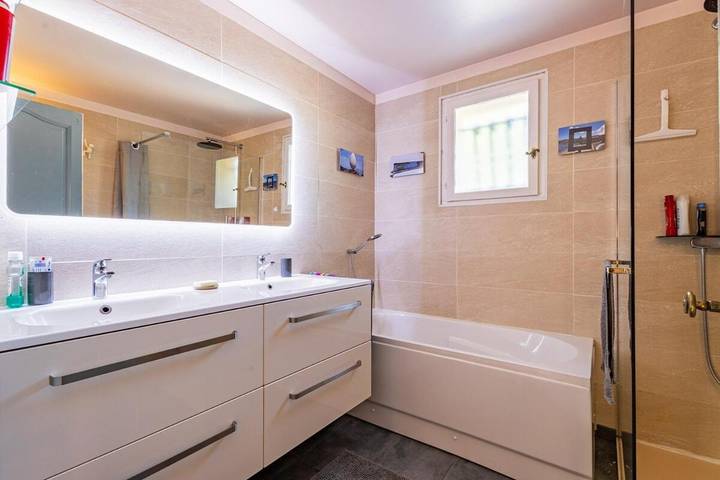 Location de vacances pour 8 personnes, avec piscine ainsi que jardin et vue à Saint-Pierre-de-Vassols - 4