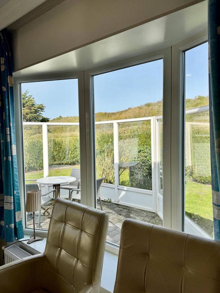 Chalet am Strandaufgang B028, 230 m zur Nordsee Garten, Terrasse und Klimaanlage in Zeeuwse Kust