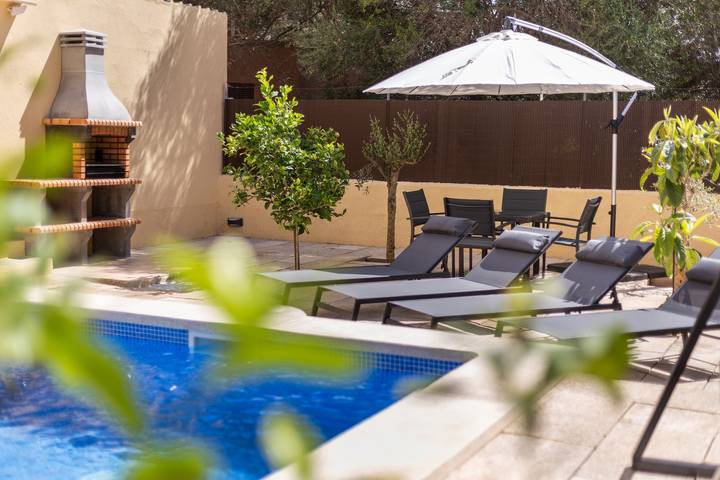 Vacation Home “Calamar 7” with Sea and Mountain View, Rooftop Terrace, Garden & Wifi in Portocolom, Felanitx